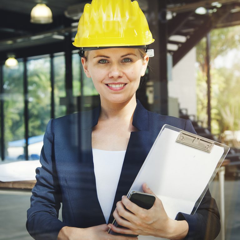 Conheça a história da mulher na construção civil Ecco Braz